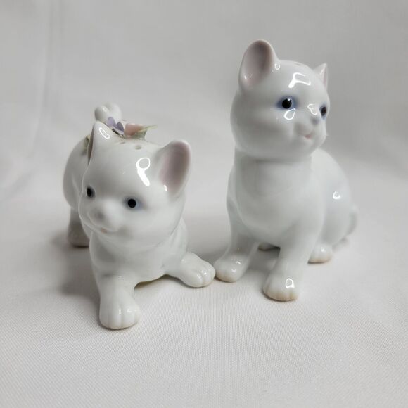 Vintage Porcelain Kitty Cat Salt and Pepper Shakers White Kittens with Flowers - Picture 3 of 8